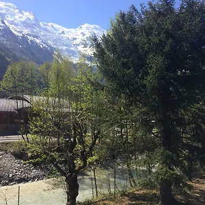 Lumineux Avec Vue Sur Le Massif Du Mont-blanc Chamonix Mont Blanc